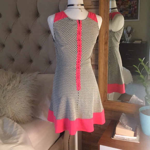 Hot pink, black & white mini dress - Picture 4 of 6
